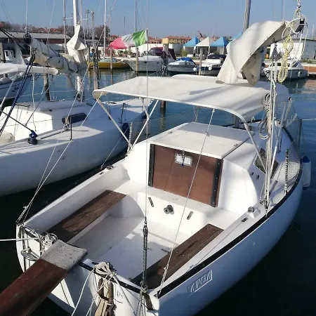 Botel Asd Vela Camping *